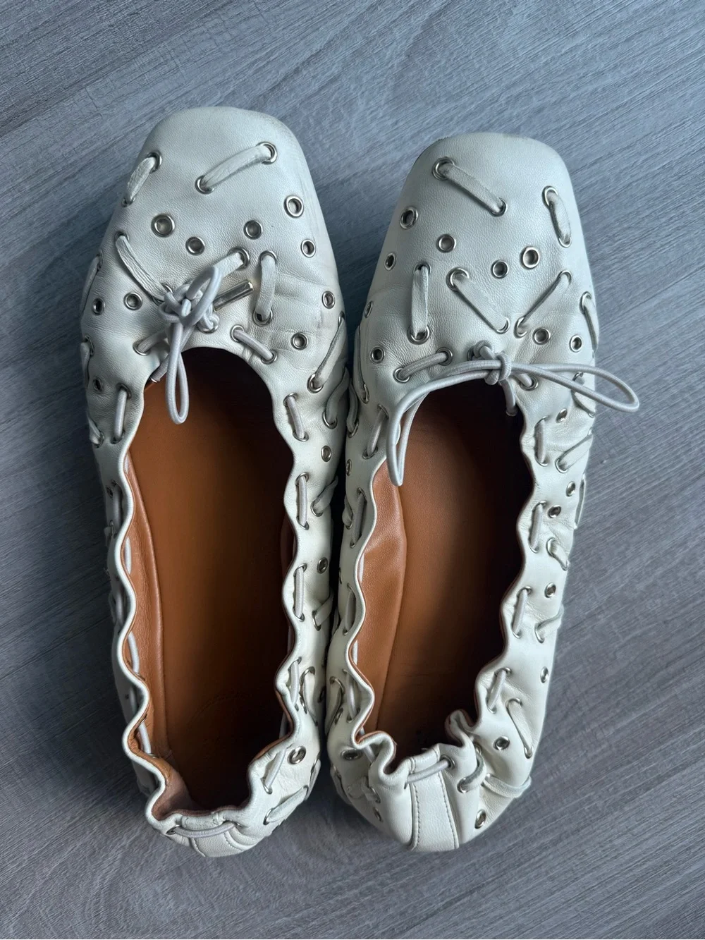 Chloe Women's Oracia Grommet Cream Leather Ballerina Flats Size 39, 9 M